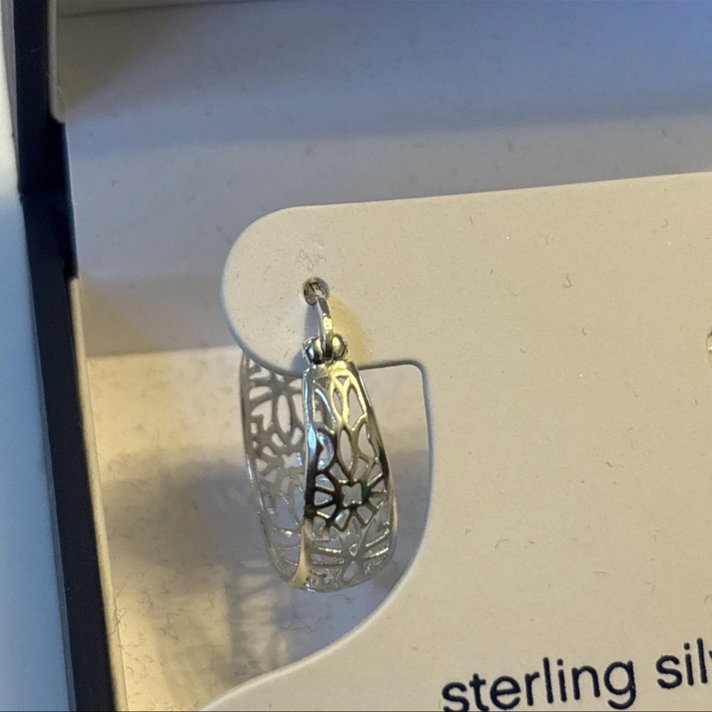 NWT Silverworks Silver Plated 1" Filigree Click Top Hoop Earrings In Gift Box - Picture 4 of 11